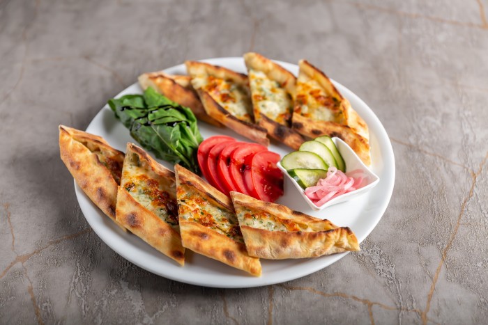 BEYAZ PEYNİRLİ VE TAZE OTLU