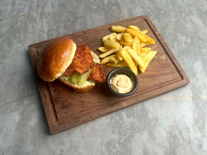 CRISPY CHICKEN HAMBURGER