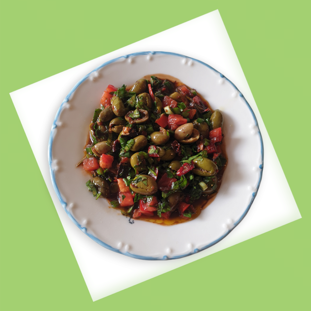 Zahterli Zeytin Salatası (Vegan)