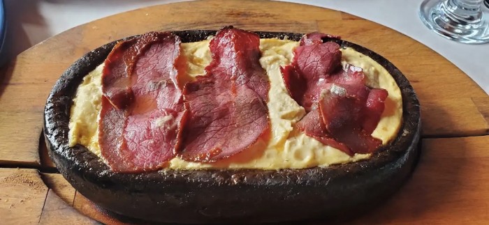  Hot Hummus With Beef Pastrami